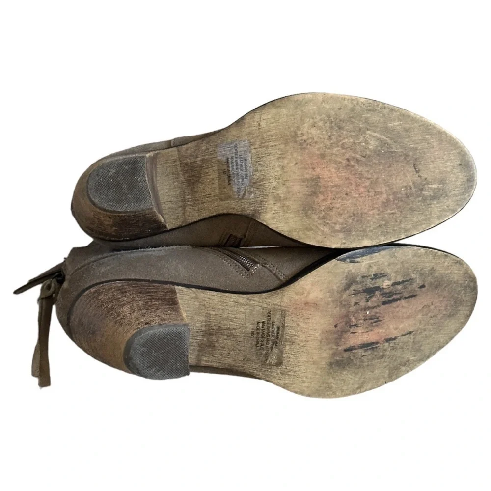 Steve Madden Milaan Tan Suede 8 Classic Ankle Booties Taupe Burnished Toe